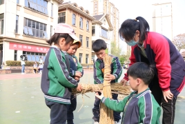 扎稻草人